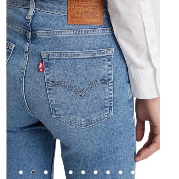 725 HIGH RISE BOOTCUT WOMEN'S JEANS Zip Fly Light Wash Size (2) 26”X30”